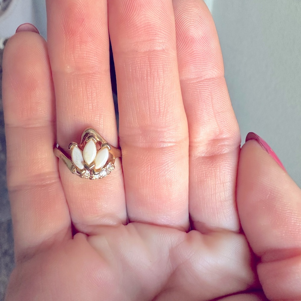 Vintage 1960s - opal-and-rhinestone-cocktail ring